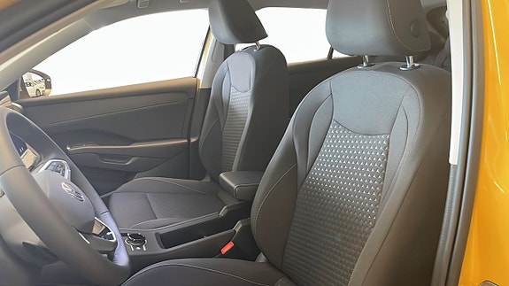 Volkswagen T-Roc 8 of 12