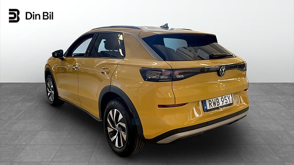 Volkswagen T-Roc 3 of 12