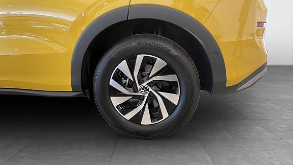 Volkswagen T-Roc 6 of 12