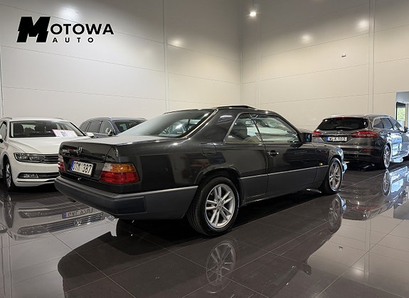 Mercedes-Benz 300 CE 2 of 18