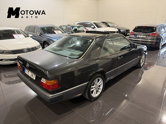 Mercedes-Benz 300 CE 6 of 18