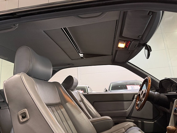 Mercedes-Benz 300 CE 17 of 18