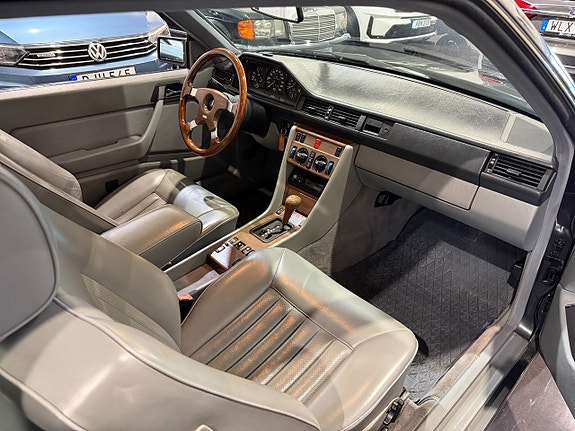 Mercedes-Benz 300 CE 12 of 18