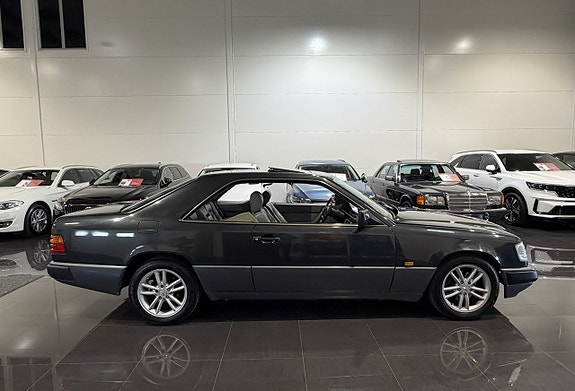 Mercedes-Benz 300 CE 5 of 18
