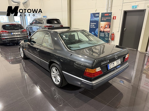 Mercedes-Benz 300 CE 3 of 18
