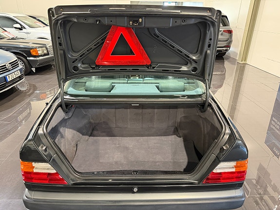 Mercedes-Benz 300 CE 18 of 18