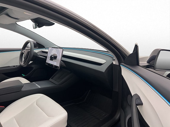 Tesla Model 3 24 of 30