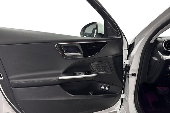 Mercedes-Benz C300 11 of 16