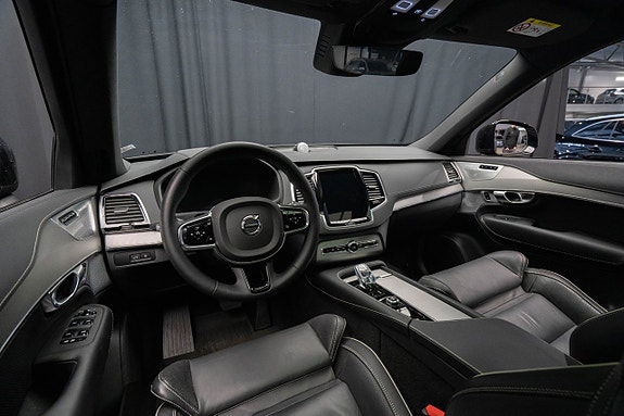 Volvo XC90 11 of 27