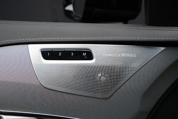 Volvo XC90 16 of 27