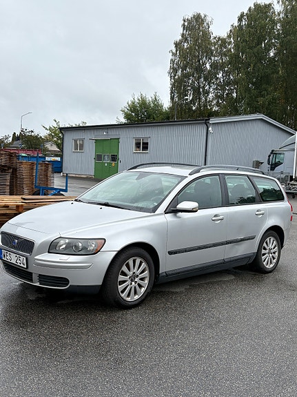 Volvo V50 2 of 10