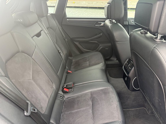 Porsche Macan 13 of 23