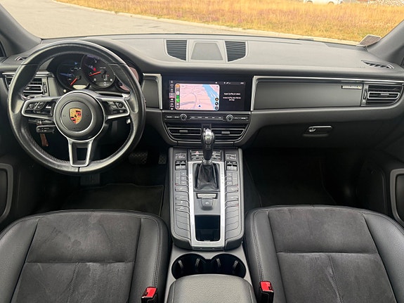 Porsche Macan 11 of 23