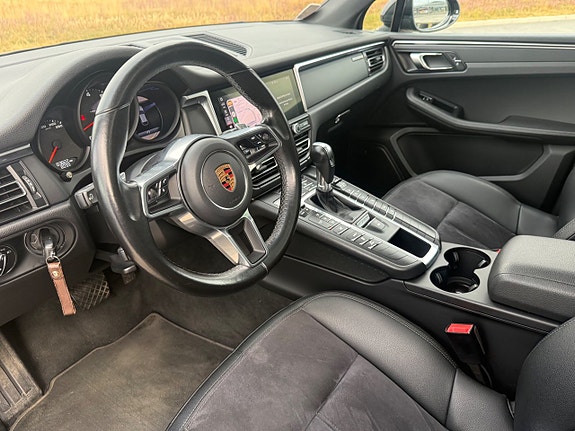 Porsche Macan 12 of 23