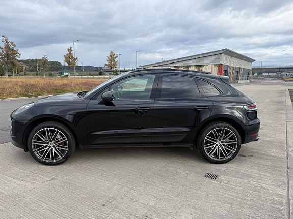 Porsche Macan 4 of 23