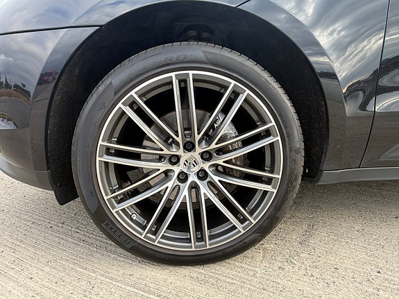 Porsche Macan 21 of 23