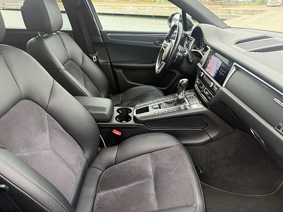 Porsche Macan 10 of 23