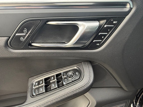 Porsche Macan 20 of 23