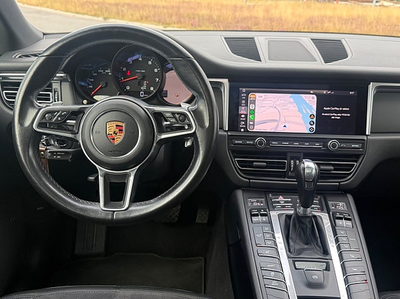 Porsche Macan 14 of 23
