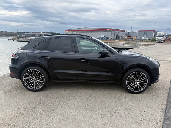 Porsche Macan 8 of 23
