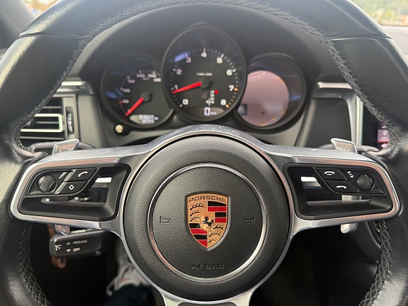 Porsche Macan 15 of 23