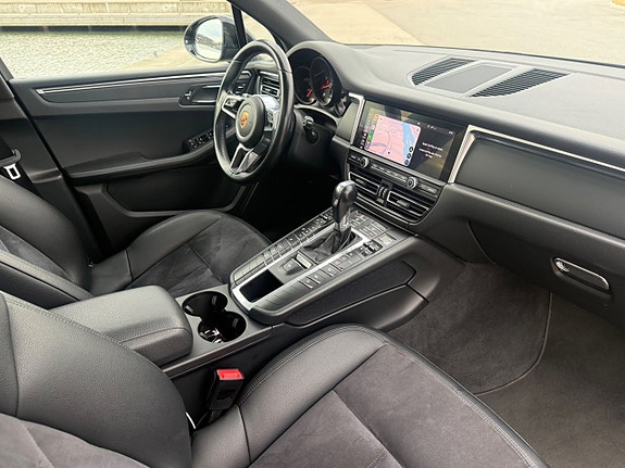 Porsche Macan 9 of 23