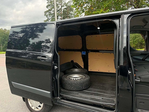Ford Transit Custom 8 of 13
