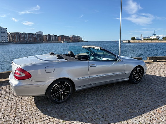 Mercedes-Benz CLK320 12 of 13