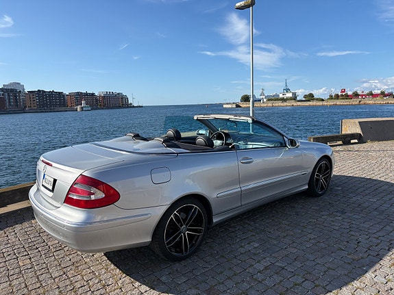 Mercedes-Benz CLK320 10 of 13