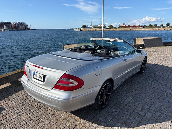 Mercedes-Benz CLK320 3 of 13