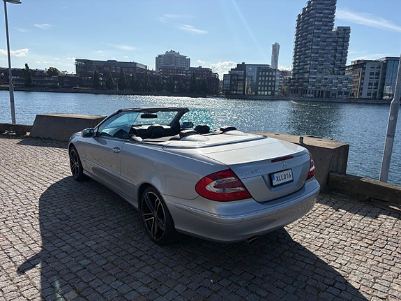 Mercedes-Benz CLK320 4 of 13