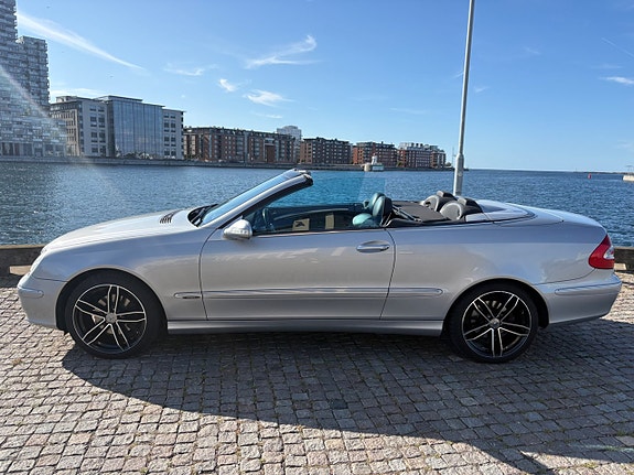 Mercedes-Benz CLK320 5 of 13