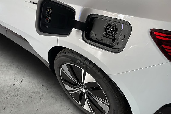 Polestar 4 18 of 24