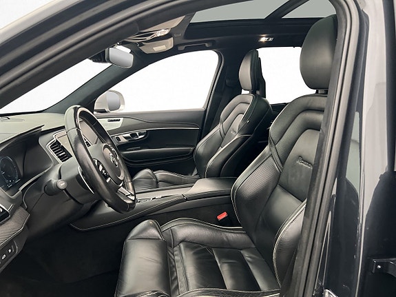 Volvo XC90 13 of 30