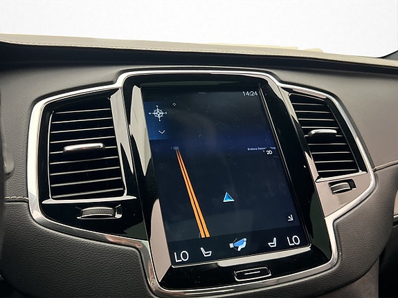Volvo XC90 27 of 30