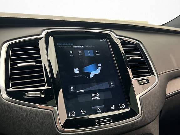 Volvo XC90 24 of 30