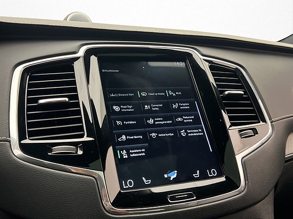 Volvo XC90 30 of 30