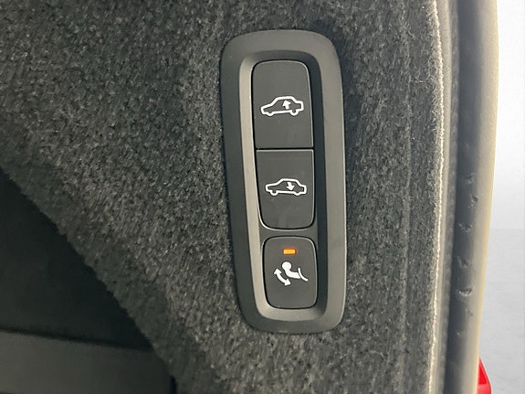 Volvo XC90 10 of 30