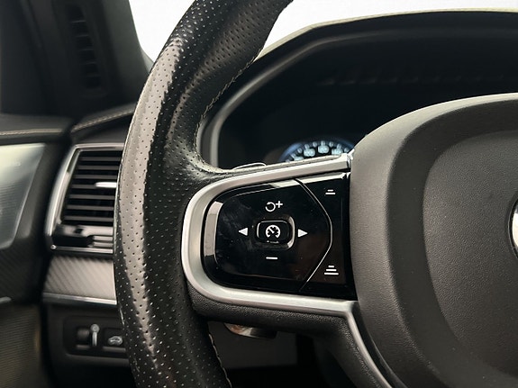 Volvo XC90 18 of 30