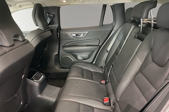 Volvo V60 8 of 24