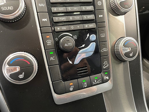 Volvo XC60 13 of 21