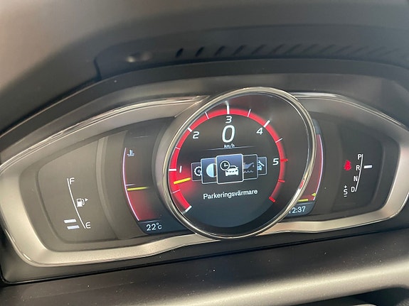 Volvo XC60 16 of 21
