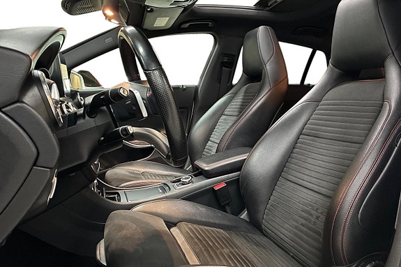 Mercedes-Benz CLA200 13 of 29