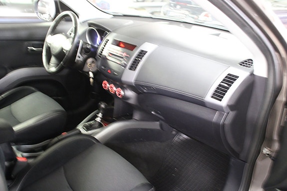 Mitsubishi Outlander 14 of 16