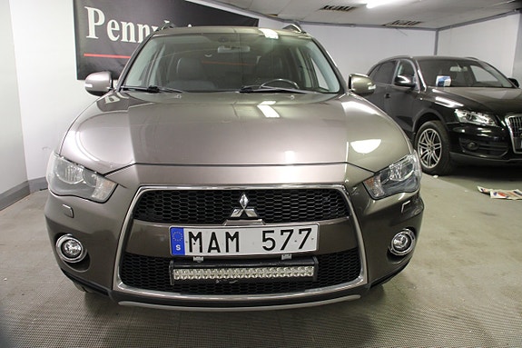 Mitsubishi Outlander 2 of 16