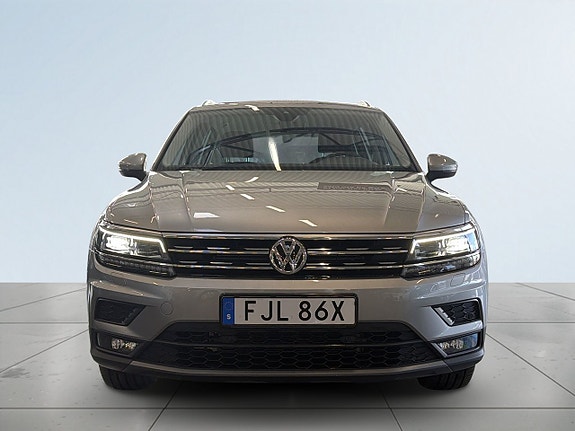 Volkswagen Tiguan 2 of 21