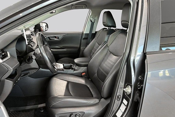 Toyota RAV4 8 of 20