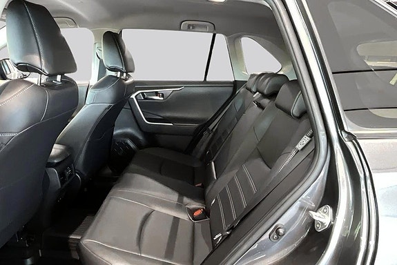 Toyota RAV4 9 of 20