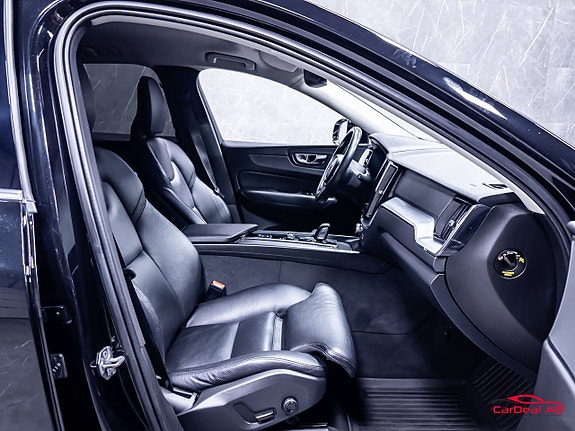 Volvo XC60 13 of 30