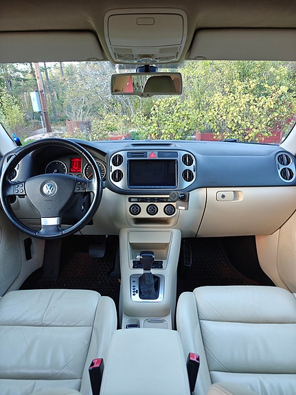 Volkswagen Tiguan 7 of 12